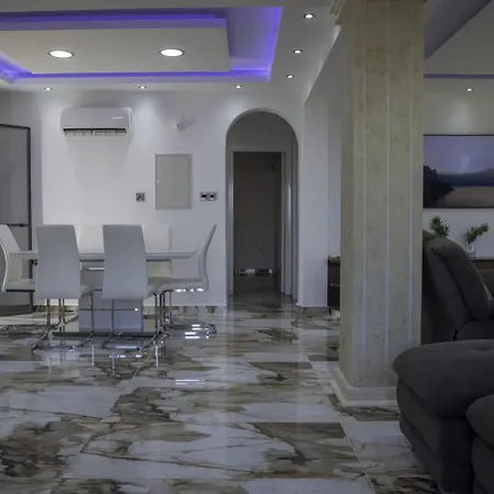 Luxury 5br Private With Pool - Chloraka Villa *