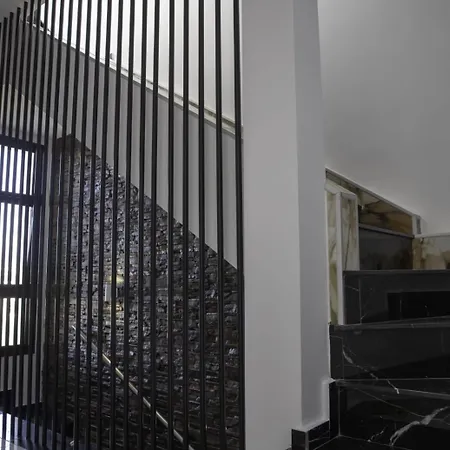 Luxury 5br Private With Pool - Chloraka *