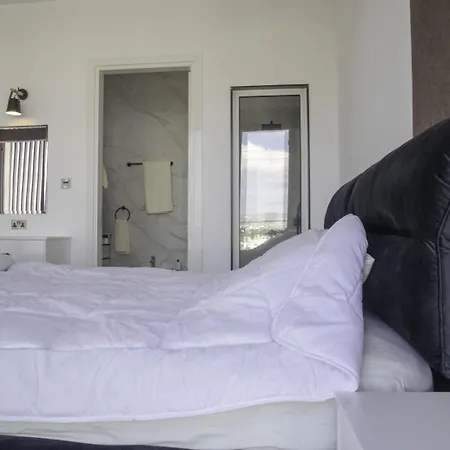 Villa Luxury 5br Private With Pool - Chloraka *