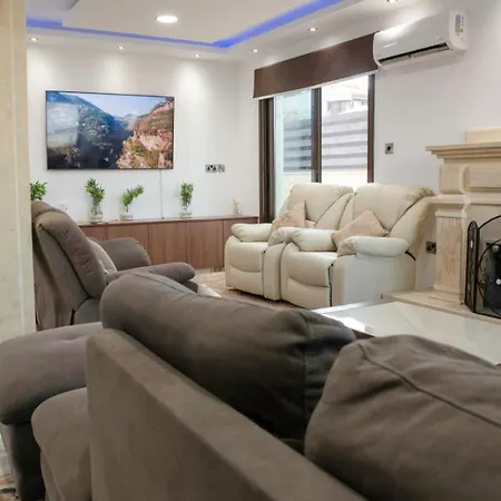 Luxury 5br Private With Pool - Chloraka Villa Klorakas