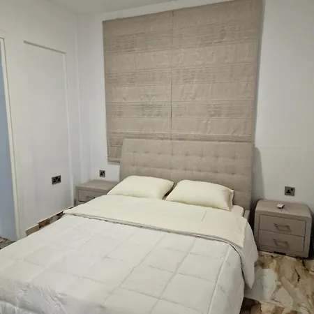 Luxury 5br Private With Pool - Chloraka *