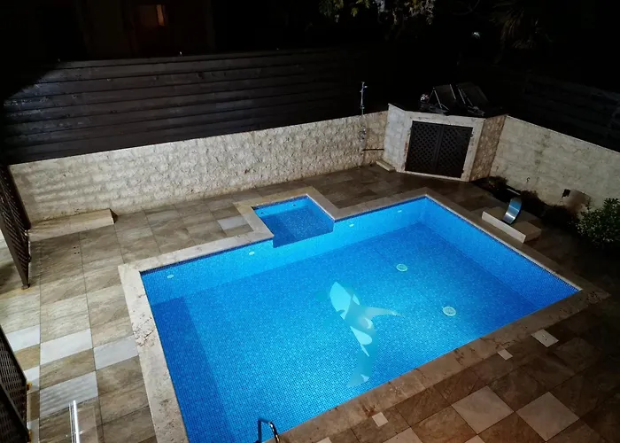 Luxury 5br Private With Pool - Chloraka Klorakas