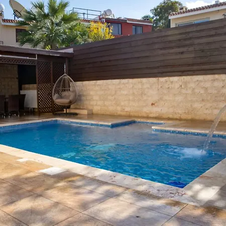 Luxury 5br Private With Pool - Chloraka