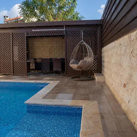 Luxury 5br Private With Pool - Paphos Villa *