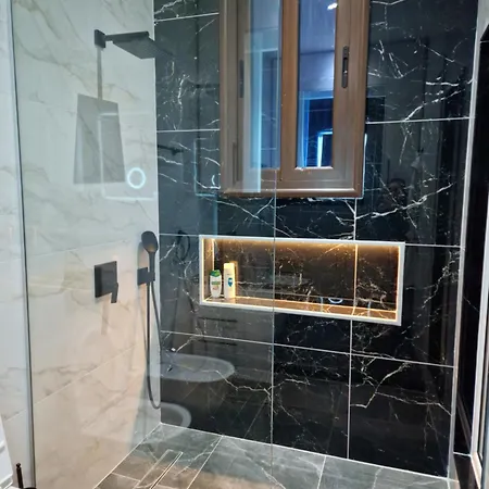 Luxury 5br Private With Pool - Chloraka