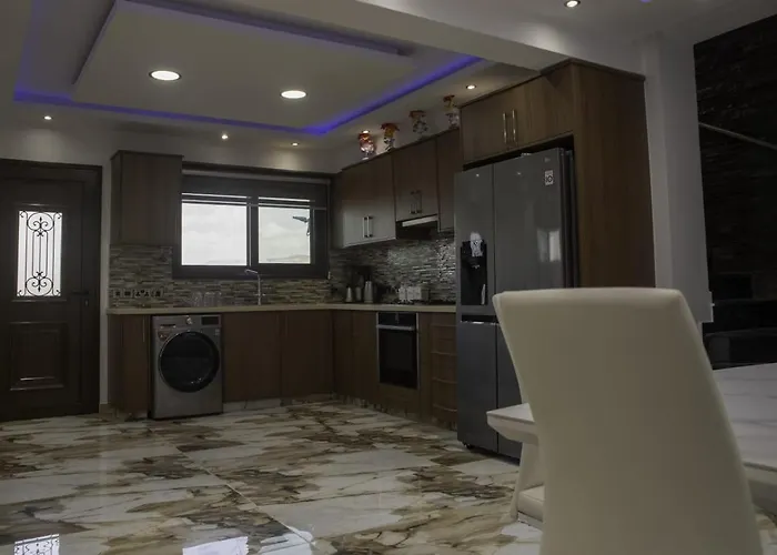 Luxury 5br Private With Pool - Chloraka *