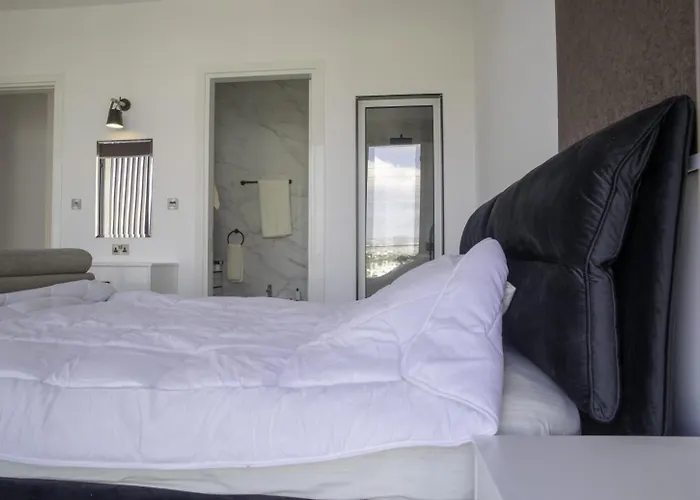 Vila Luxury 5br Private With Pool - Chloraka *