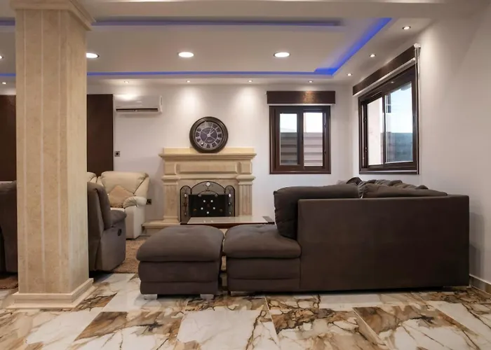 Luxury 5br Private With Pool - Chloraka *