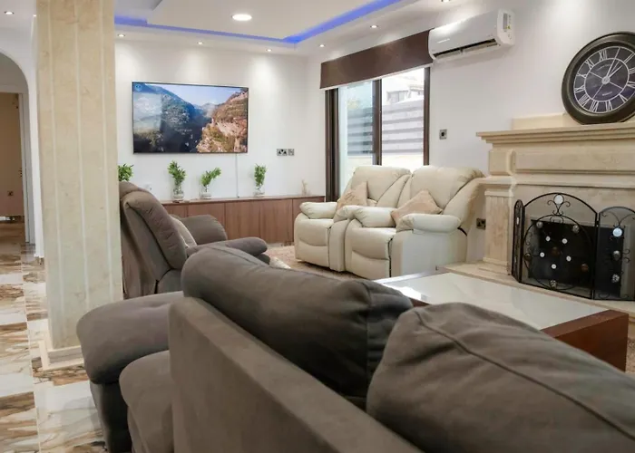 Luxury 5br Private With Pool - Chloraka Vila Klorakas