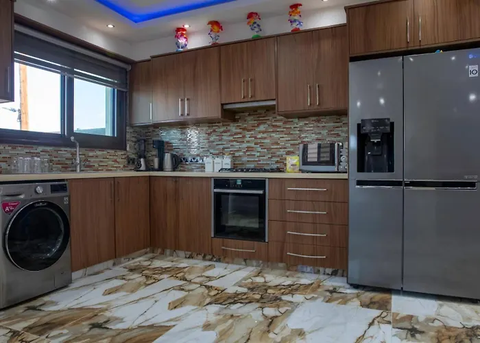 Vila Luxury 5br Private With Pool - Chloraka *