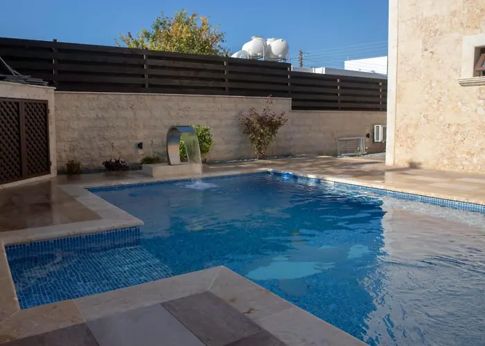 Luxury 5br Private With Pool - Chloraka *