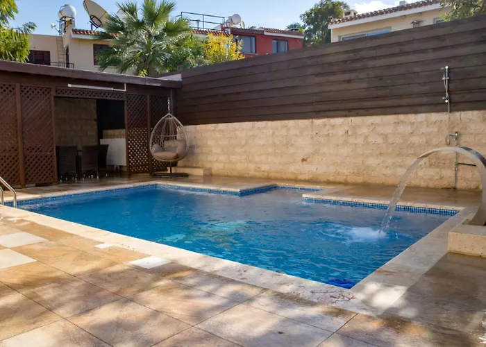 Luxury 5br Private With Pool - Chloraka