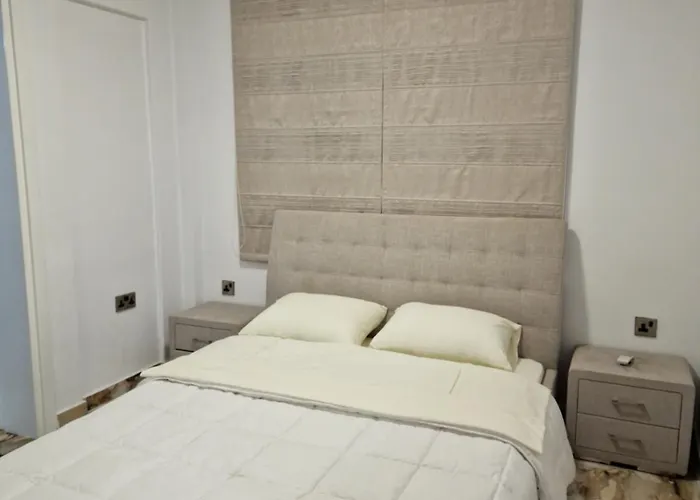 Luxury 5br Private With Pool - Chloraka *