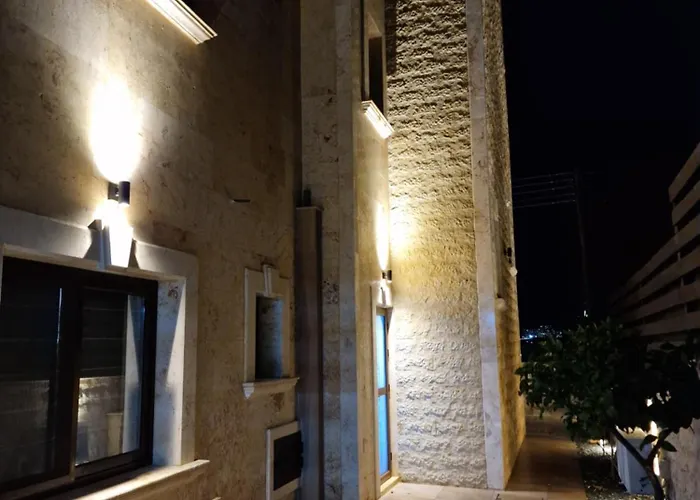 Luxury 5br Private With Pool - Chloraka